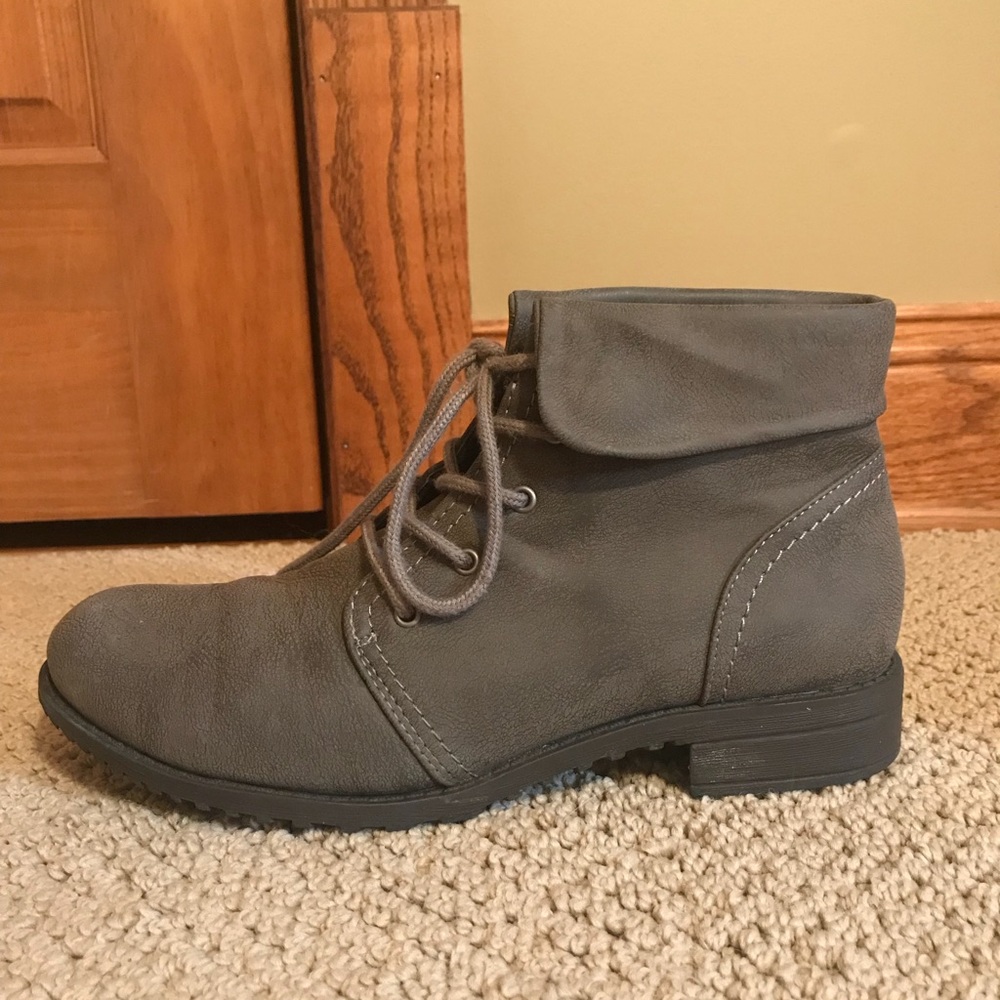 Combat boots